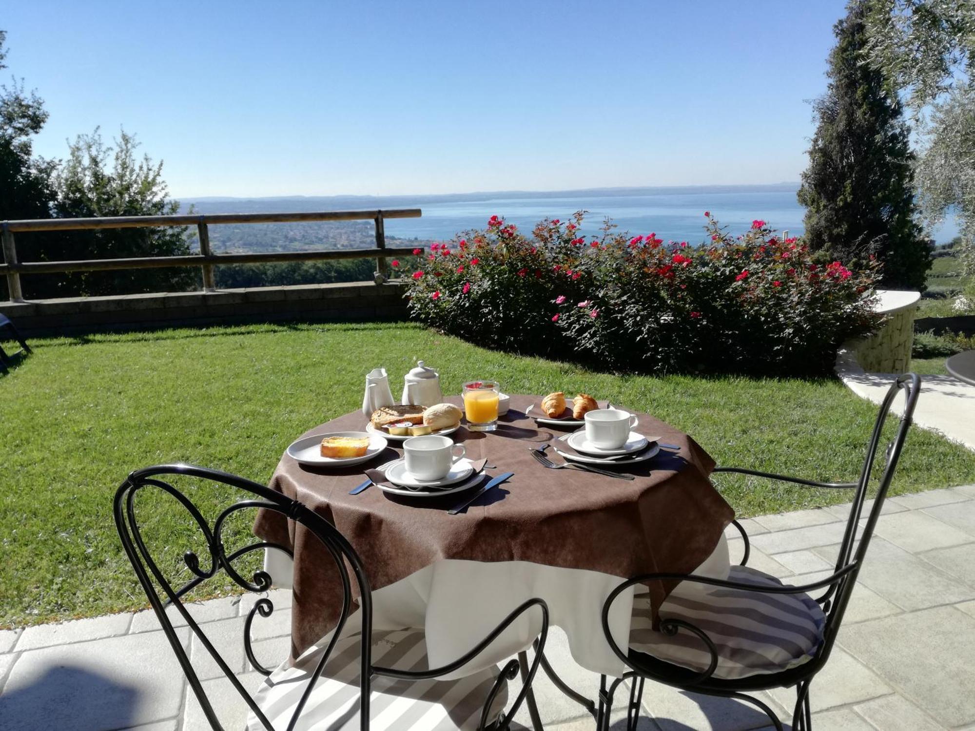 Relais Colle San Giorgio Acomodação com café da manhã Bardolino Exterior foto