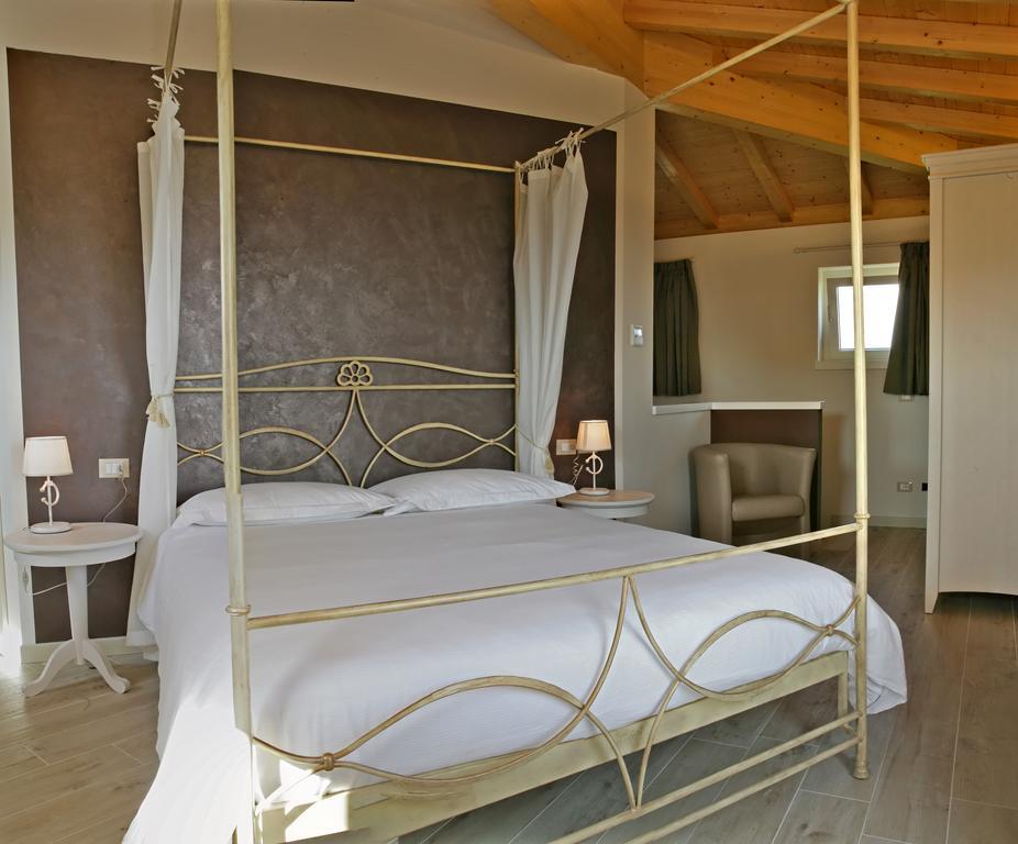 Relais Colle San Giorgio Acomodação com café da manhã Bardolino Quarto foto